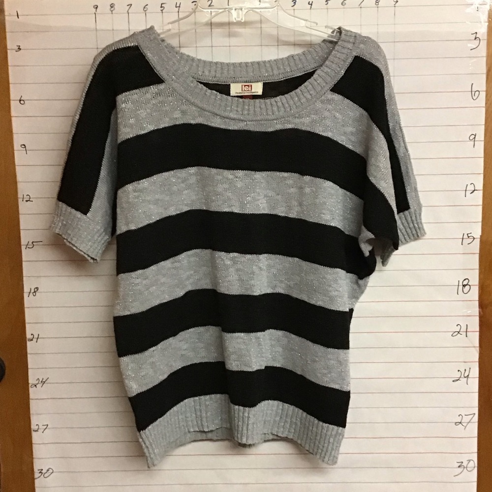 LEI - women's black and gray striped sweater sz XL